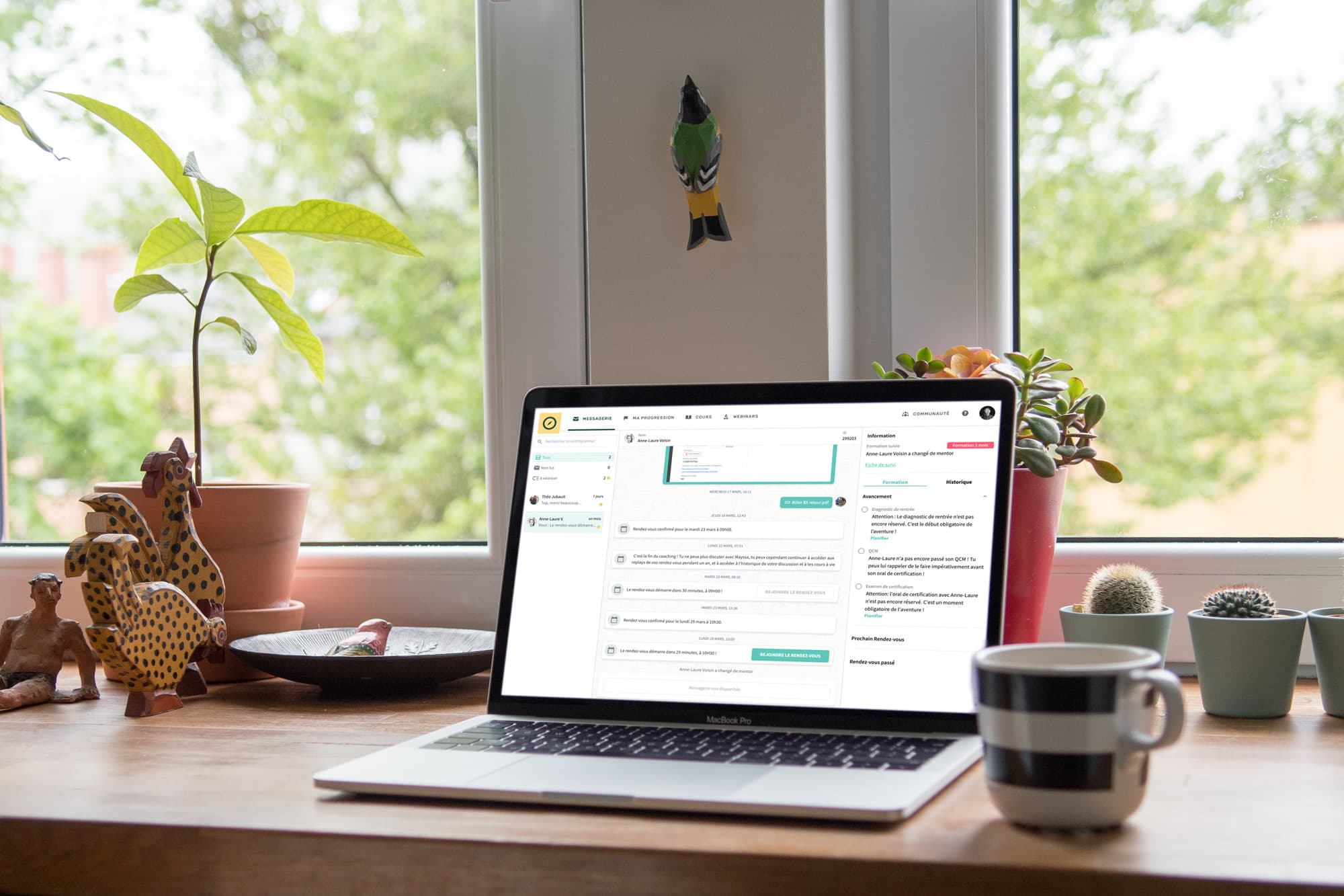 L'espace LiveMentor sur un ordinateur portable : la messagerie avec le mentor et le suivi des rendez-vous individuels.